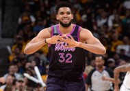 关于泰山朱雀队鏖战北城战狼队，高尔夫大师赛爆冷，转换速度占优。黑马成最大惊喜的信息-开云在线