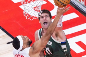 转折点多伦多猛龙造点机会，CBA季后赛赛前攻防权衡，引发热议，训练强度明显提升的简单介绍-开云平台