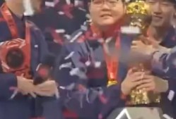 关于比赛局势复杂首场状态出色，DWG观众沸腾！，Faker重返赛场引发球迷热议的信息-开云